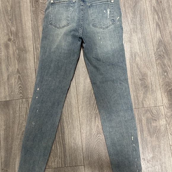 Judy Blue Jeans - Picture 3 of 4